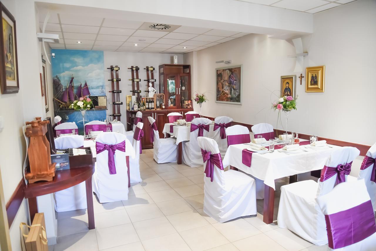 Hotel Mk, Plavi Restoran, לוזניצה מראה חיצוני תמונה