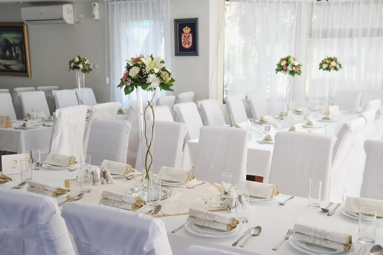 Hotel Mk, Plavi Restoran, לוזניצה מראה חיצוני תמונה