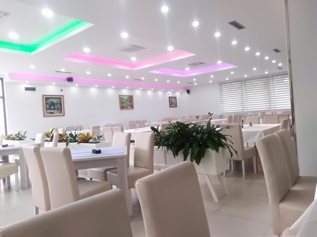 Hotel Mk, Plavi Restoran, לוזניצה מראה חיצוני תמונה