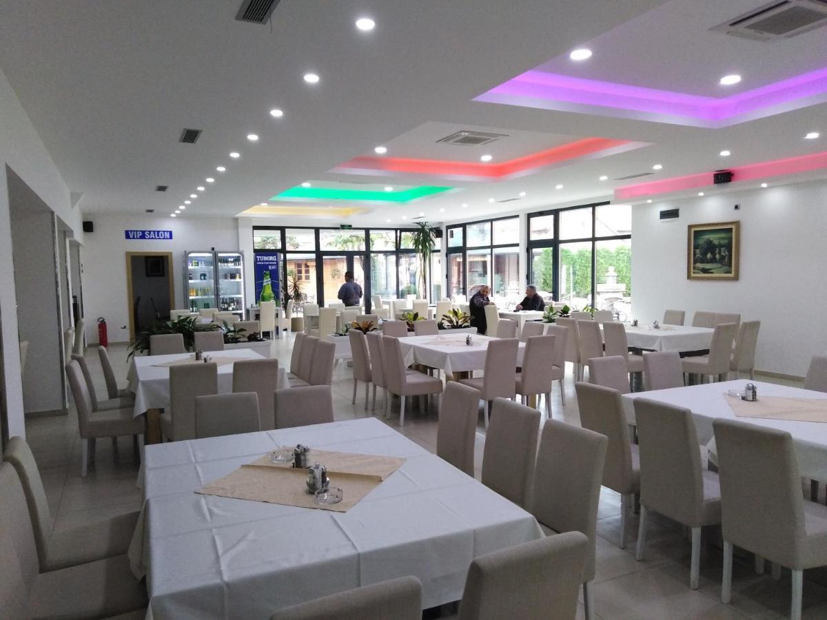 Hotel Mk, Plavi Restoran, לוזניצה מראה חיצוני תמונה